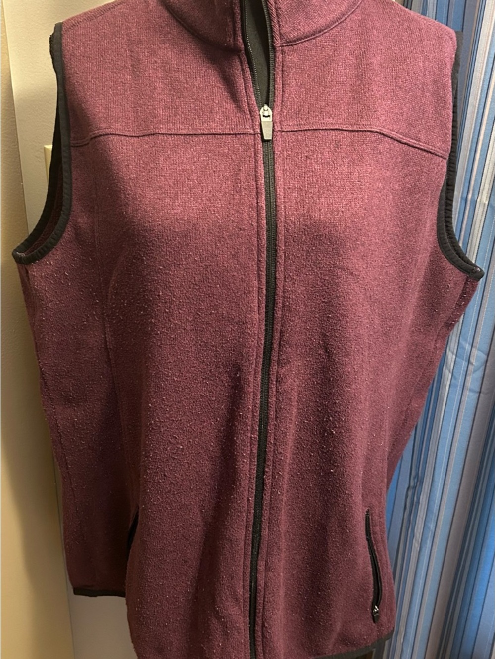 Old Navy Active Plum Full-Zip Fleece Vest